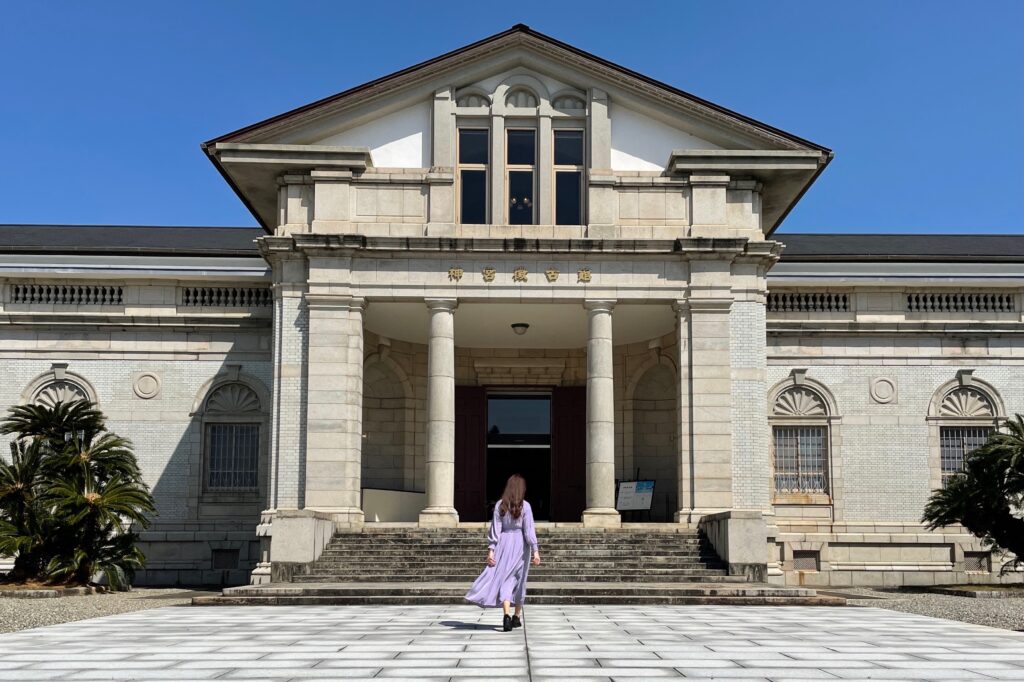 ドラマ 花のち晴れ 平野紫耀さんも訪れた 神楽木家 の外観とダイニングルーム入り口へ行ってきた ロケ地 神宮徴古館 大阪市中央公会堂 映画とわたし